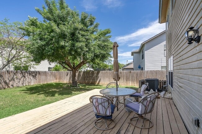 Building Photo - 1305 Water Spaniel Way