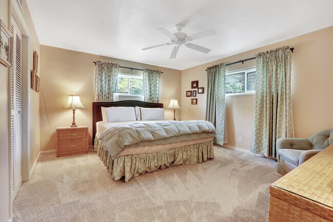 Building Photo - 390 N Juno Ln