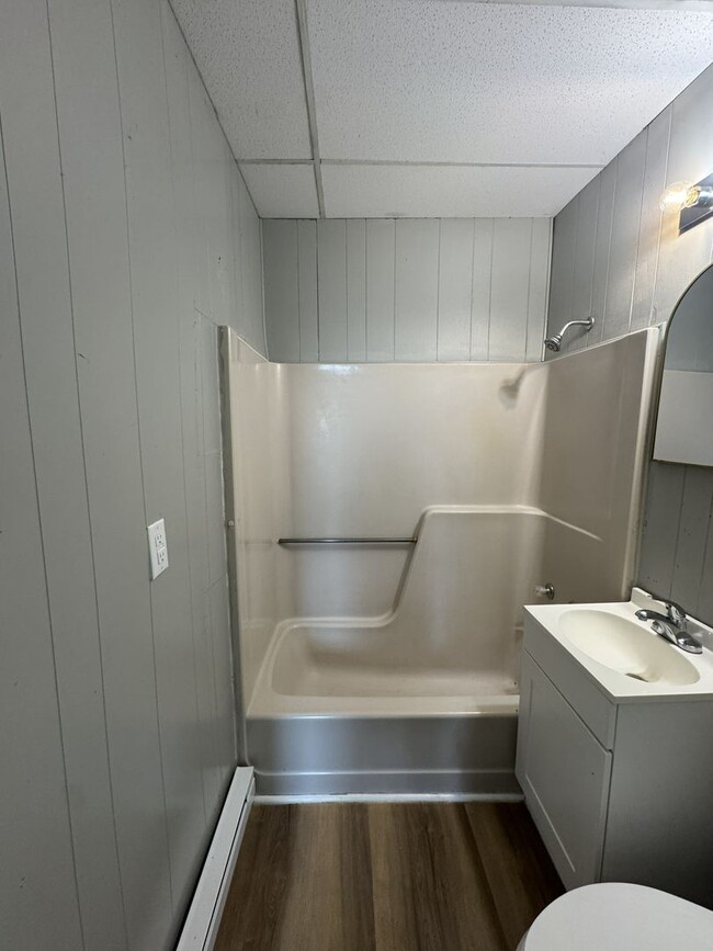 Building Photo - 6 Laurel Hill Ln