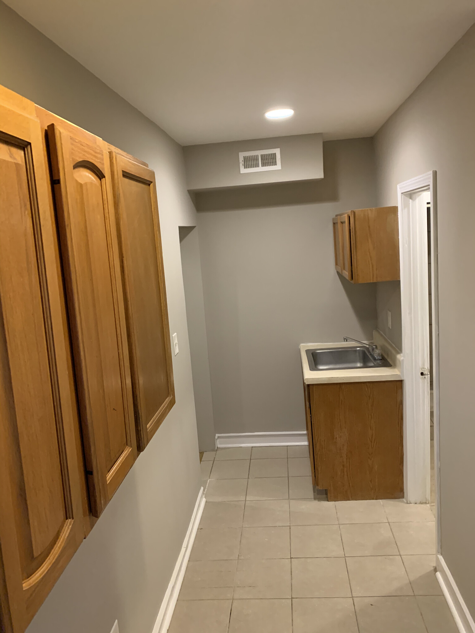 Kitchen - 357 College Ave