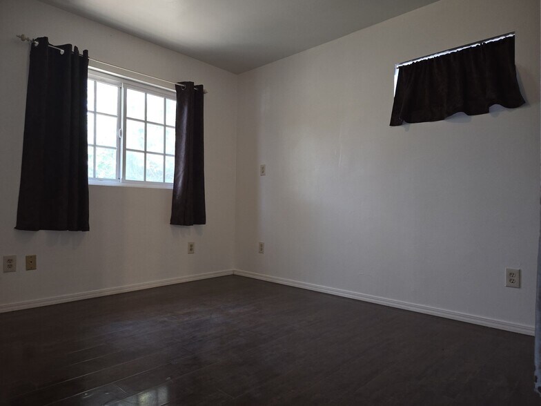Building Photo - 2817 Montezuma Ave