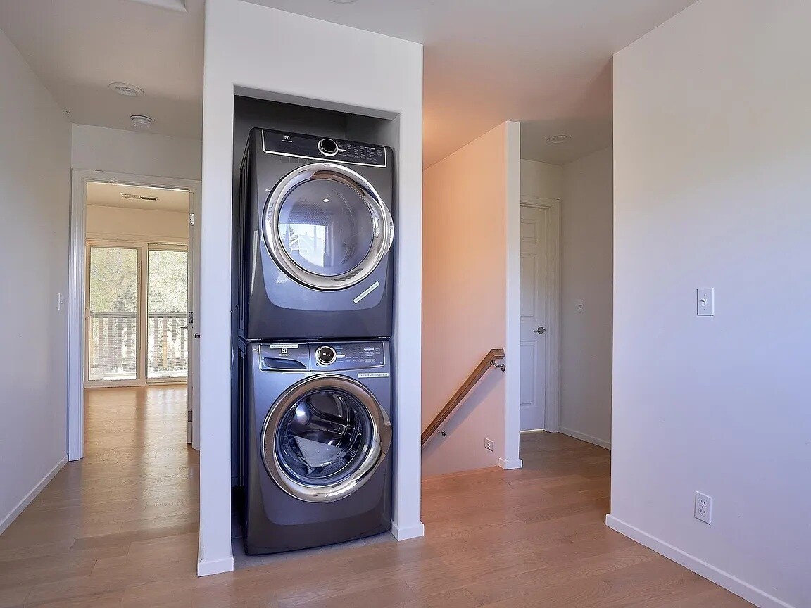 Washer & dryer - 955 B St