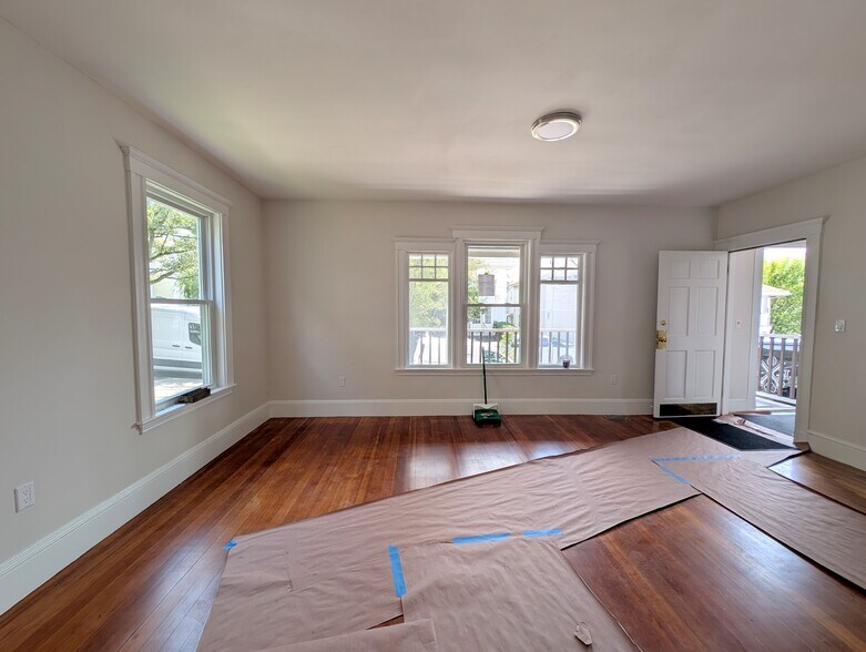 Building Photo - 47 Curtis Ave
