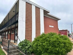 Building Photo - 5225 Southwest Ave