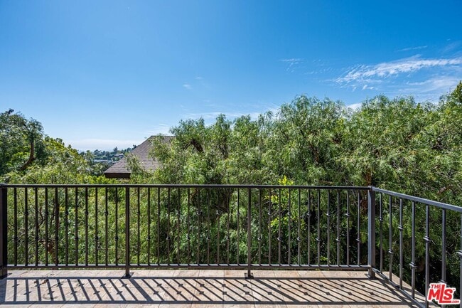 Building Photo - 1915 Apex Ave