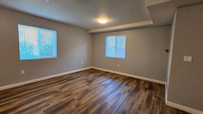 Building Photo - 43(211)