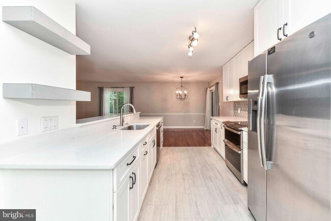 Building Photo - 12231 Westwood Hills Dr