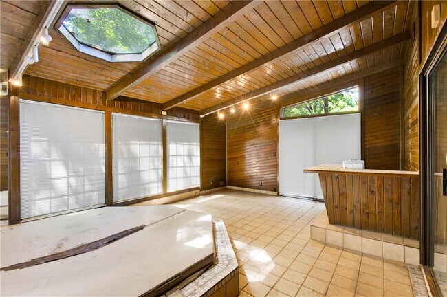 Building Photo - 2755 Janet St