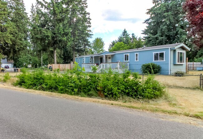 Building Photo - Updated 2 bedroom manufactured home on large corner lot