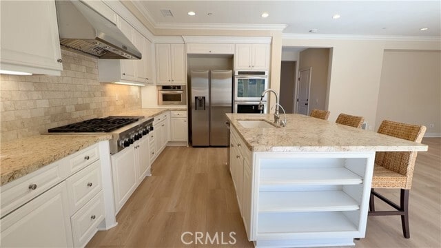 Building Photo - 22 Statuary