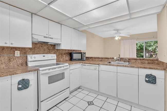 Building Photo - 3750 SW 60th Terrace