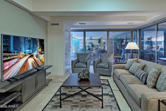 Building Photo - 7117 E Rancho Vista Dr