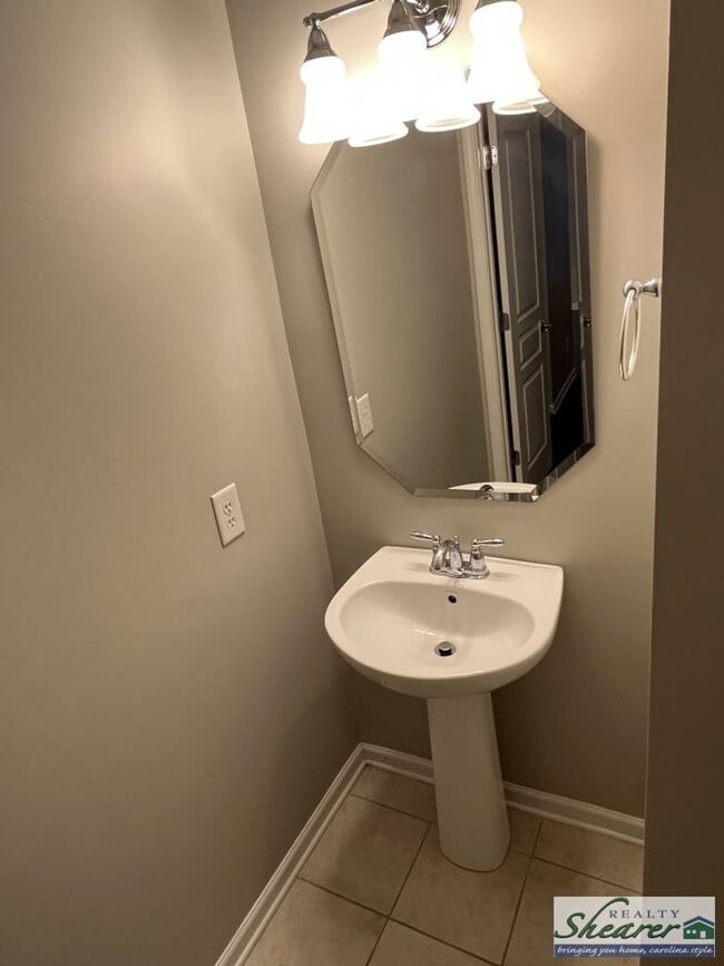 Building Photo - Beautiful 2 Story, 3 Bedroom Townhome near...