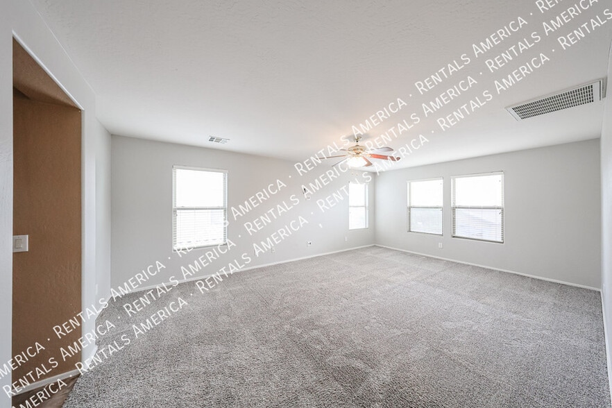 Building Photo - 4563 E Oxford Ln