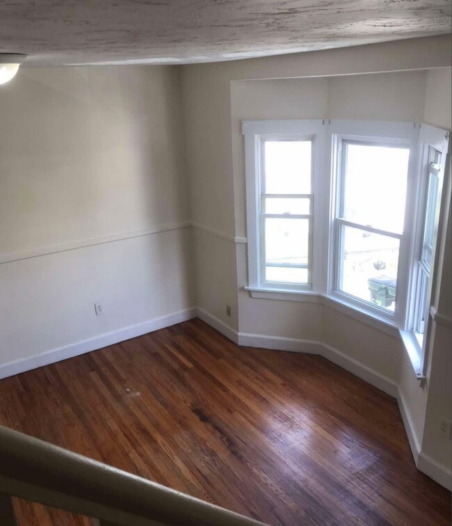 Building Photo - 118 Seabury St
