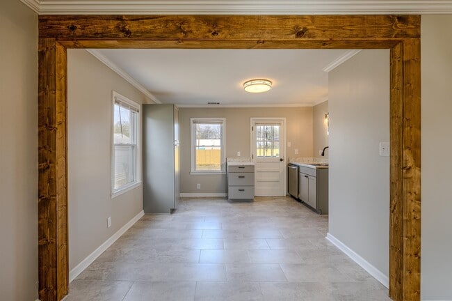 Building Photo - 3862 Kelly Cir E