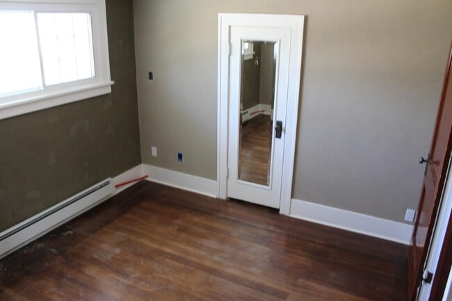 Building Photo - 818 D St