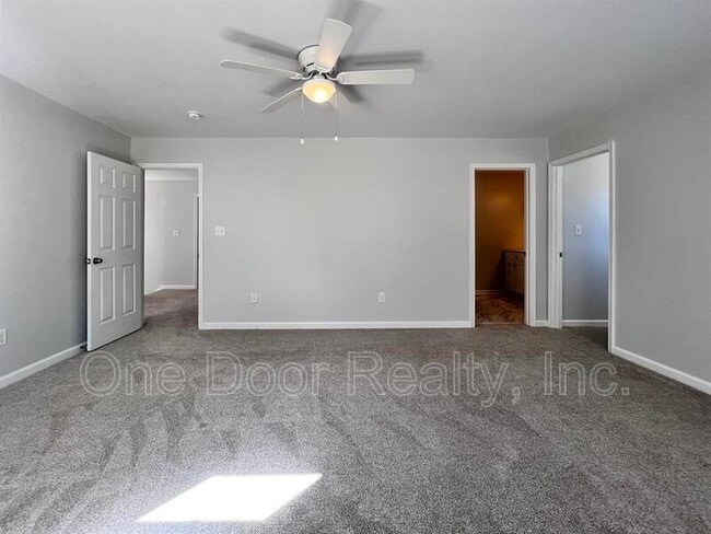 Building Photo - 120 Low Ridge Rd