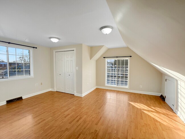 Building Photo - 3135 Chicago Rd