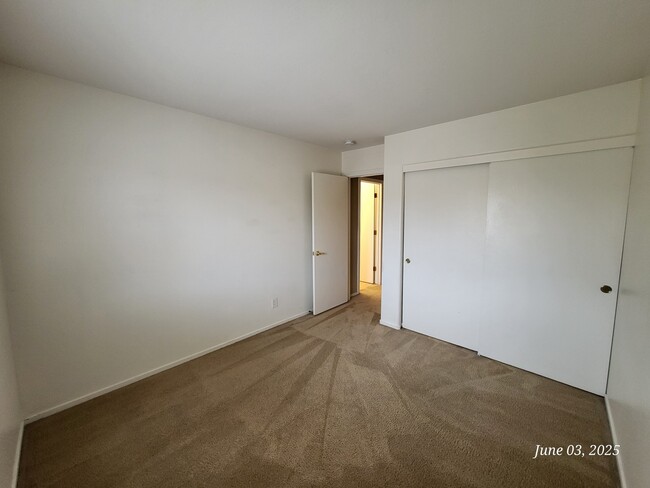 Building Photo - 6925 Water Pipit St