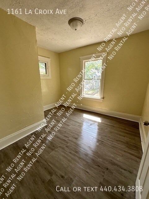 Building Photo - 1161 La Croix Ave