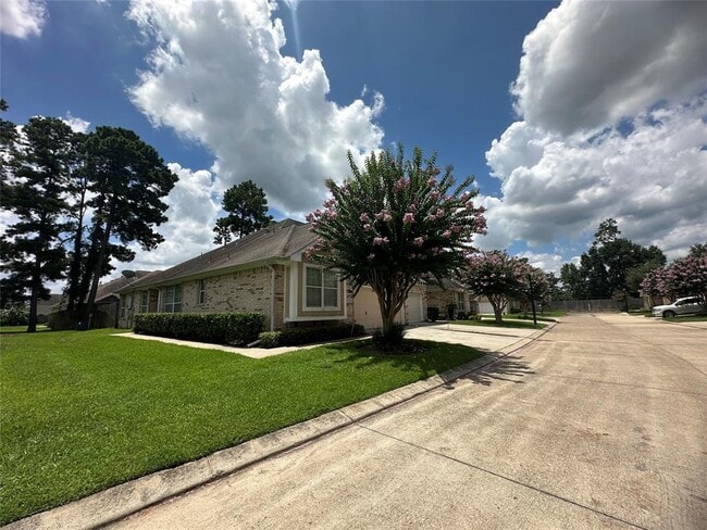 Building Photo - 2027 Marchwood Manor Dr