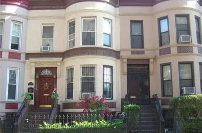 Building Photo - 1015 Lincoln Pl