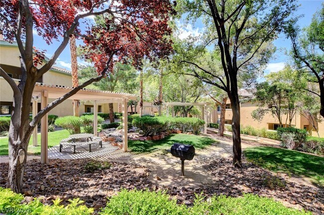 Building Photo - 8729 Red Brook Dr