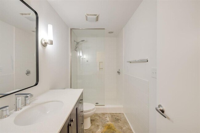 Building Photo - One bedroom loft in Midtown OKC!