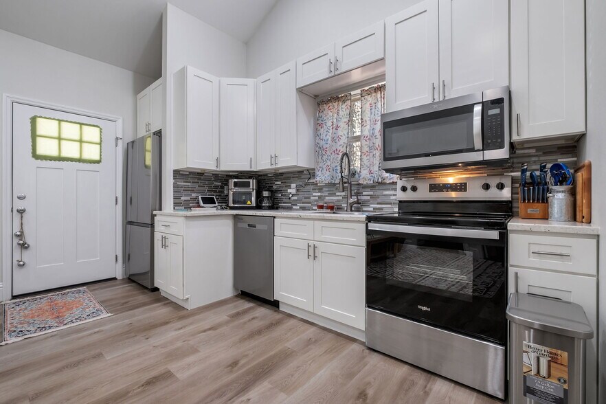 Building Photo - 15 Arapaho Trl