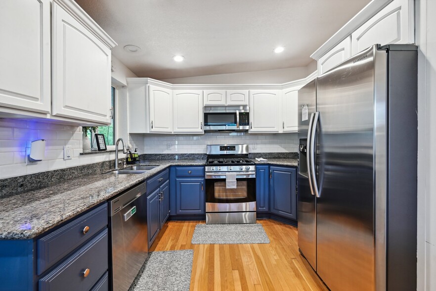 Building Photo - 5944 S Milwaukee Way