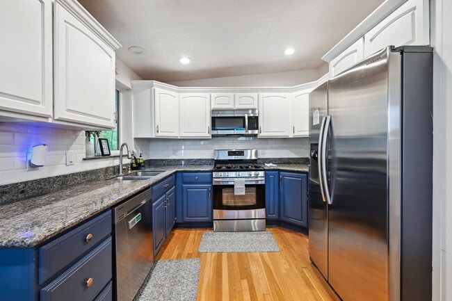 Building Photo - 5944 S Milwaukee Way