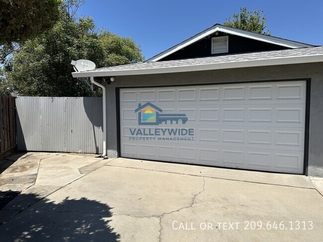 Building Photo - 1321 Woodside Dr