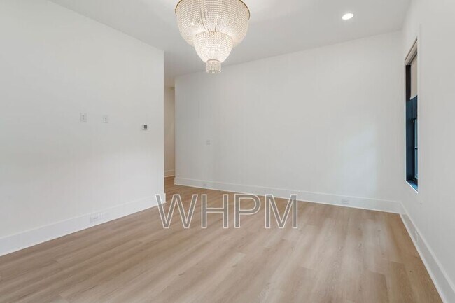Building Photo - 541 Skyview Dr