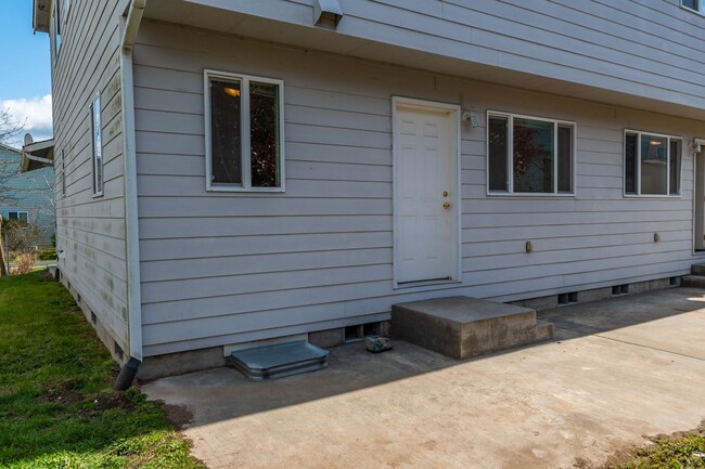 Building Photo - 1245-1431 NW Falls Creek Lp