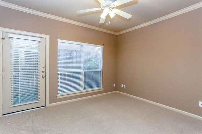 Building Photo - Stylish 3-Bedroom Home in Prime Houston Lo...