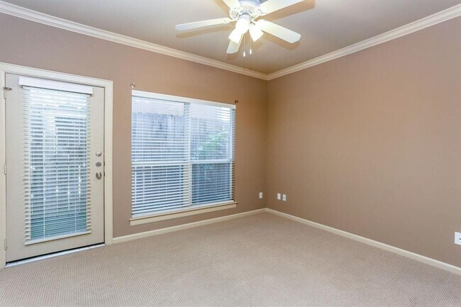 Building Photo - Stylish 3-Bedroom Home in Prime Houston Location!