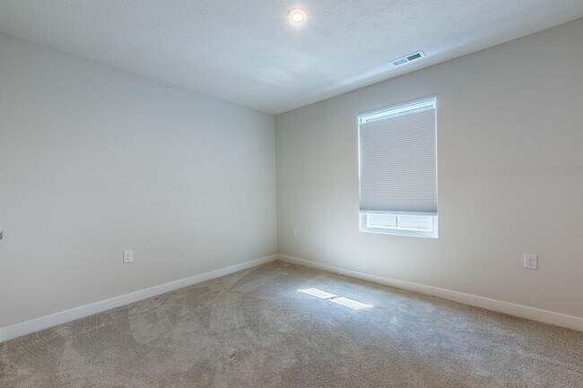 Building Photo - 2027 Trillium Wy