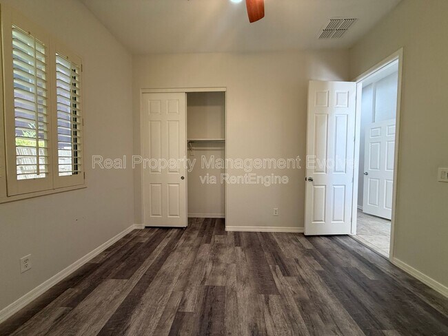Building Photo - 23012 N 38th Pl