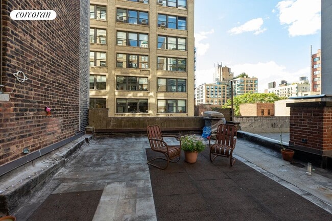 Building Photo - 143 W 21st St