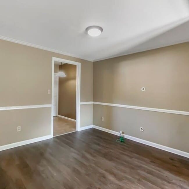 Building Photo - Cozy 3 Bed 2 Bath Available Fall 2025!