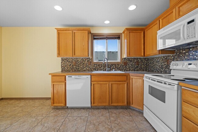 Building Photo - Charming 3-Bed, 2-Bath Single-Family Residence Near Rd 68!