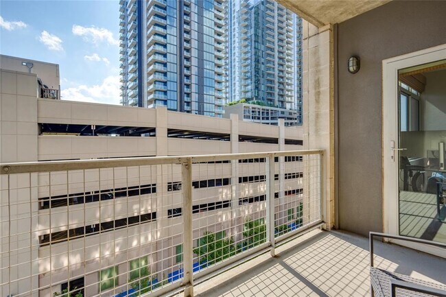 Building Photo - 54 Rainey St