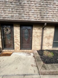 Building Photo - Modern Charm: 2 BR Home with Finished Basement, Pet Friendly, Assigned Parking, and Prime Location!