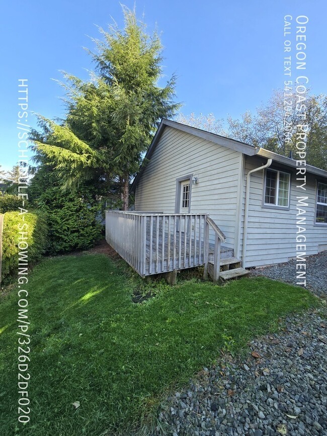 Building Photo - PETS ALLOWED - 2 bedroom 1 bath house in R...