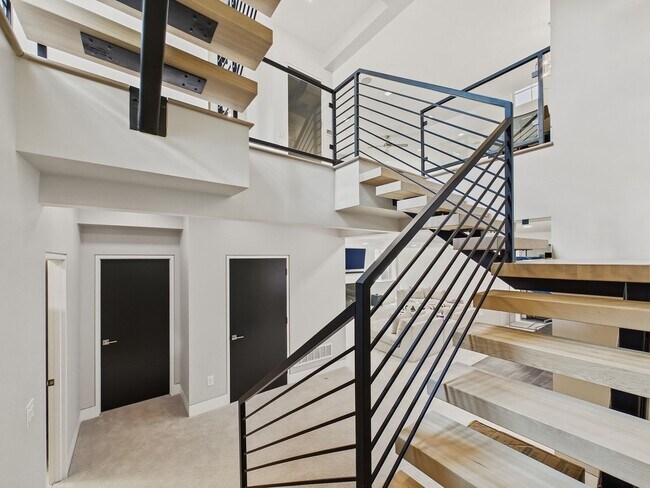 Building Photo - 155 Southmoor Dr