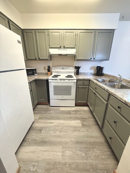 Building Photo - 1526 Lake Elmo Dr