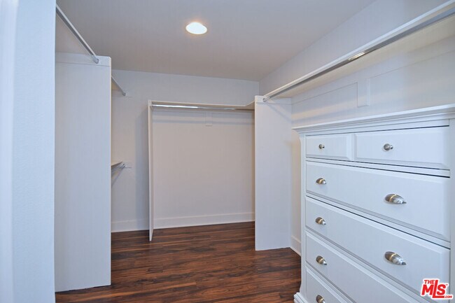 Building Photo - 11815 Laurelwood Dr
