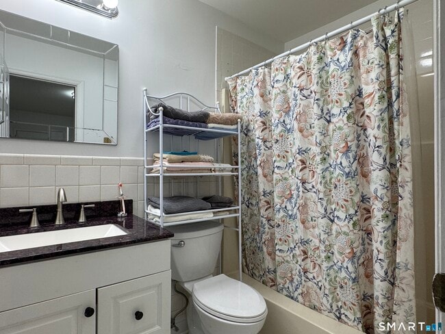 Building Photo - 22 Radio Pl