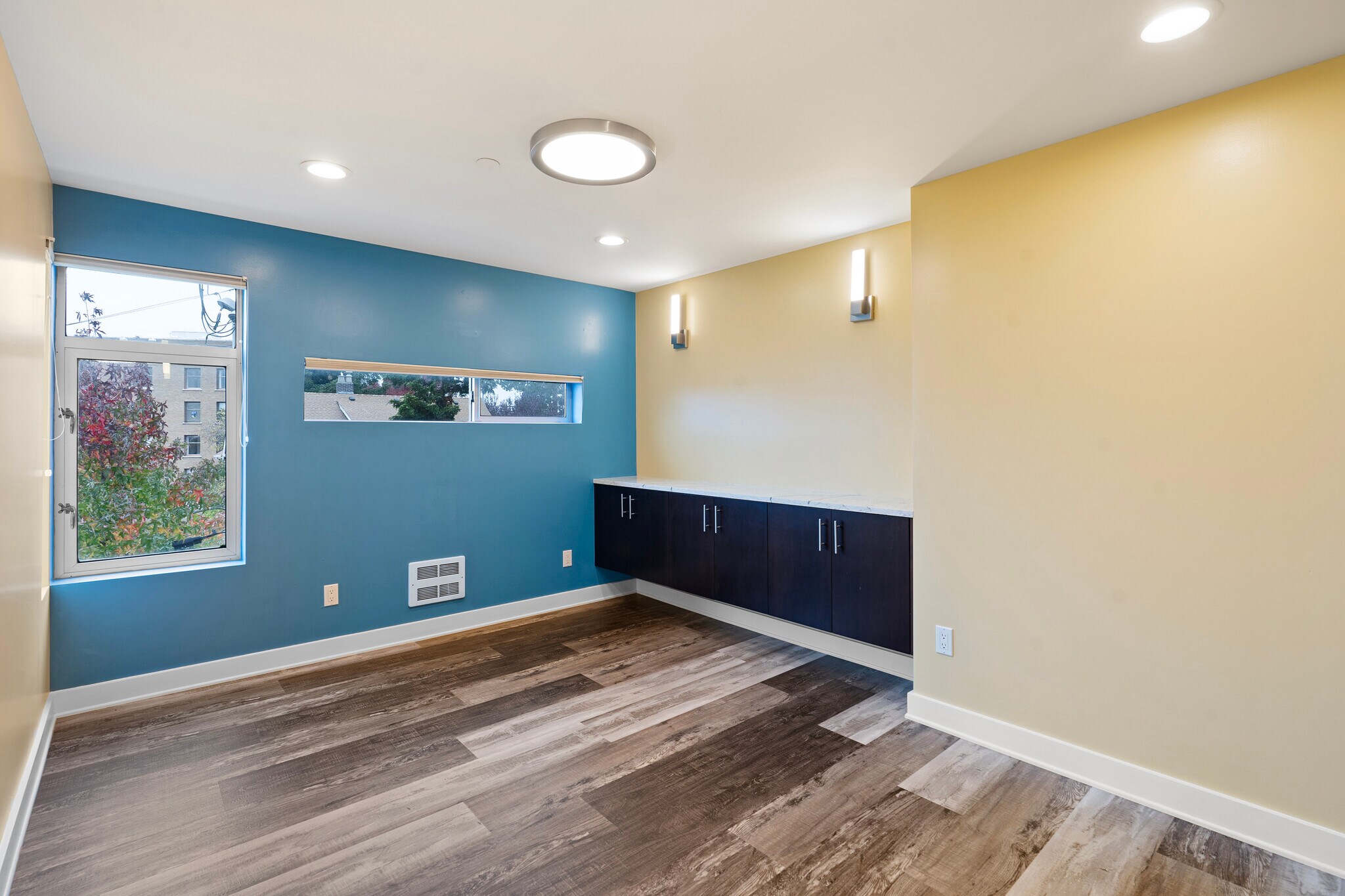 Flex room - 2731 Boylston Ave E